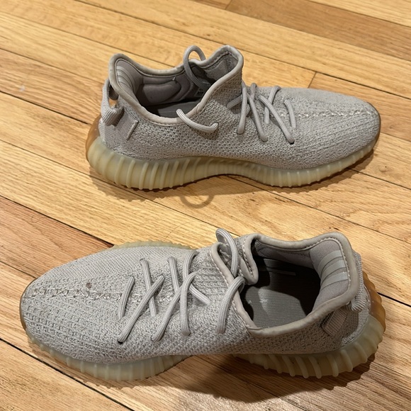 Yeezy Boost 350 V2 Sesame - Picture 4 of 9